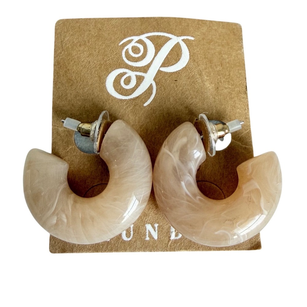 Plunder Design Hoop Earrings Women Beige Marble Chunky Acrylic C-Hoop Post